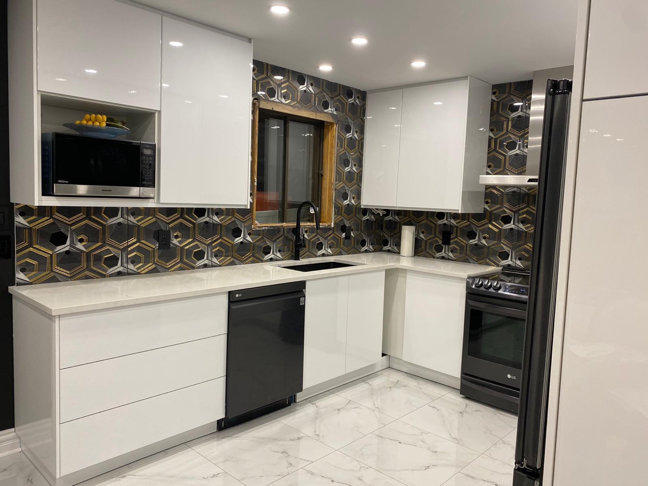Sink window after