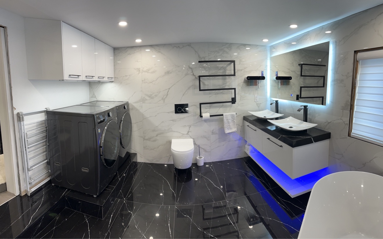 Vanity tub pano after