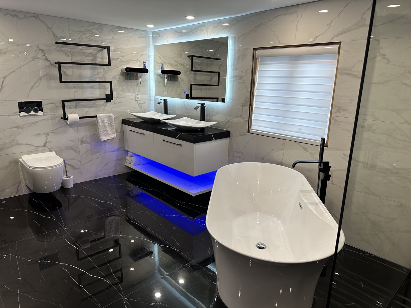Vanity tub wide