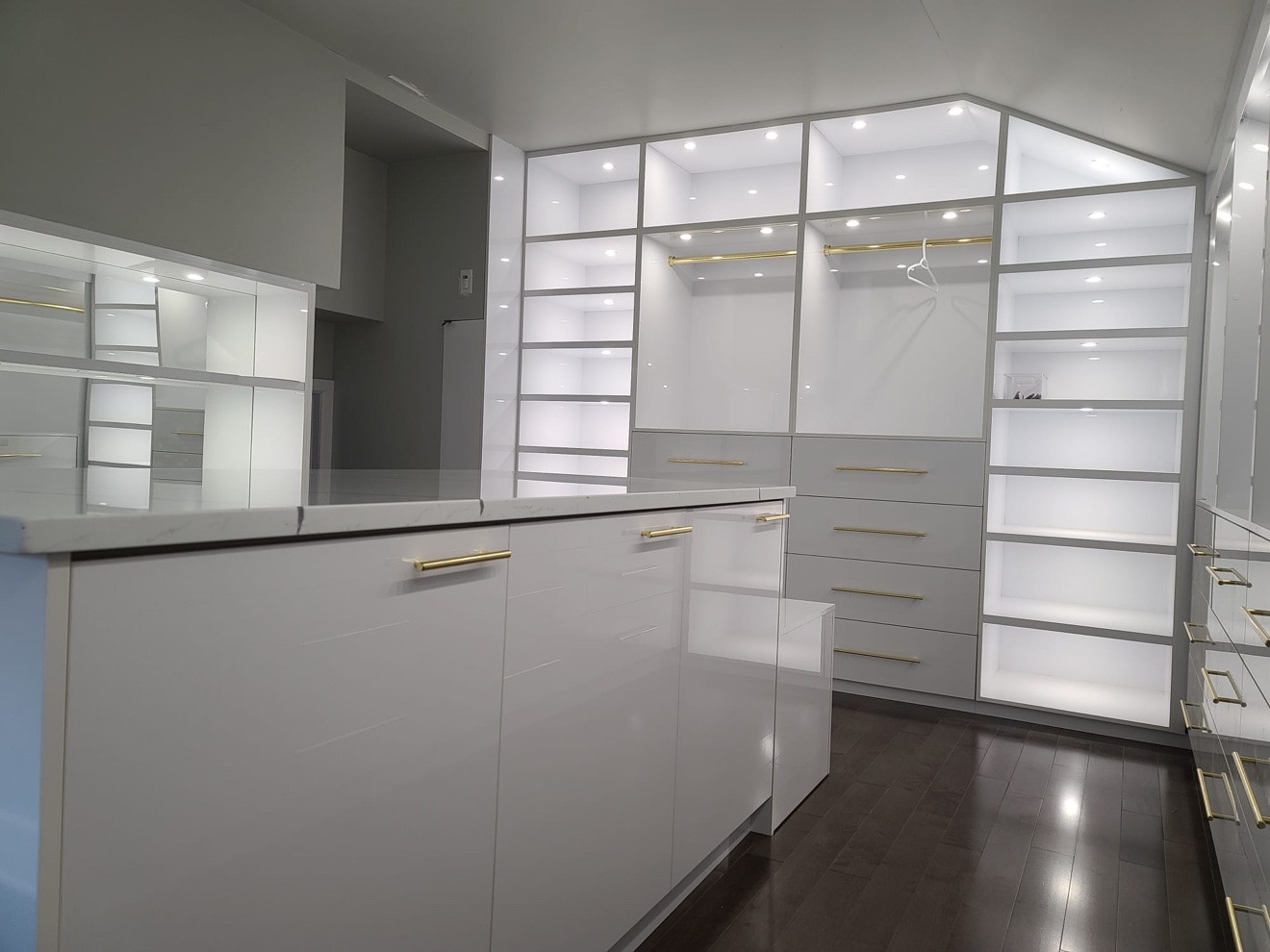 Wardrobe island drawers